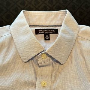 Banana Republic Men’s Non-Iron Dress Shirt - Tailored Slim Fit- Medium